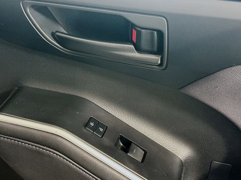 Used 2023 Toyota Highlander LE image 29