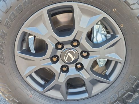 Used 2026 Lexus GX 550 AWD/4WD image 13