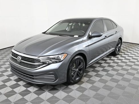 Certified 2023 Volkswagen Jetta SE w/ Panoramic Sunroof Package image 2