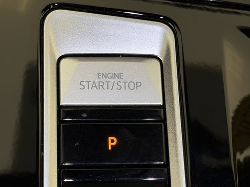 Used 2025 Volkswagen Atlas Cross Sport SEL Premium R-Line image 31