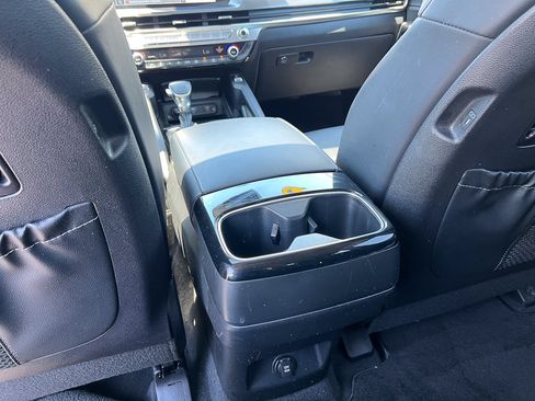Used 2024 Kia Telluride S w/ S Sunroof Package FWD image 30