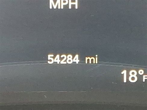 Used 2024 Chrysler Pacifica Touring-L image 19