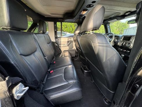 Used 2017 Jeep Wrangler Unlimited Sahara AWD/4WD image 11