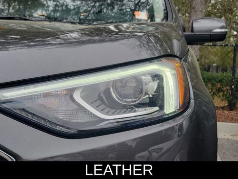 Used 2019 Ford Edge SEL w/ Equipment Group 201A image 2