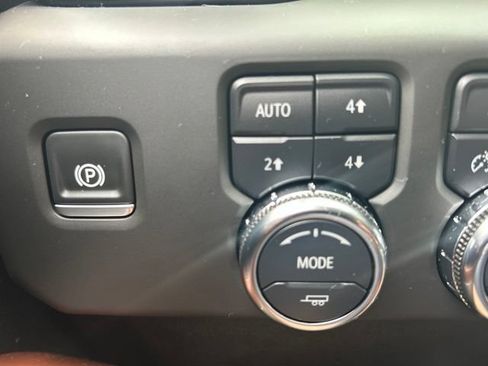 Used 2025 GMC Sierra 3500 Denali Ultimate AWD/4WD image 37