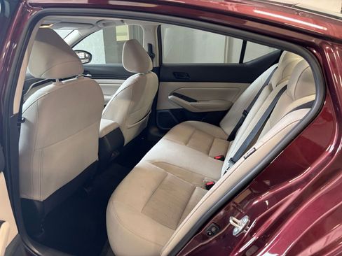 Used 2025 Nissan Altima 2.5 SV FWD image 39