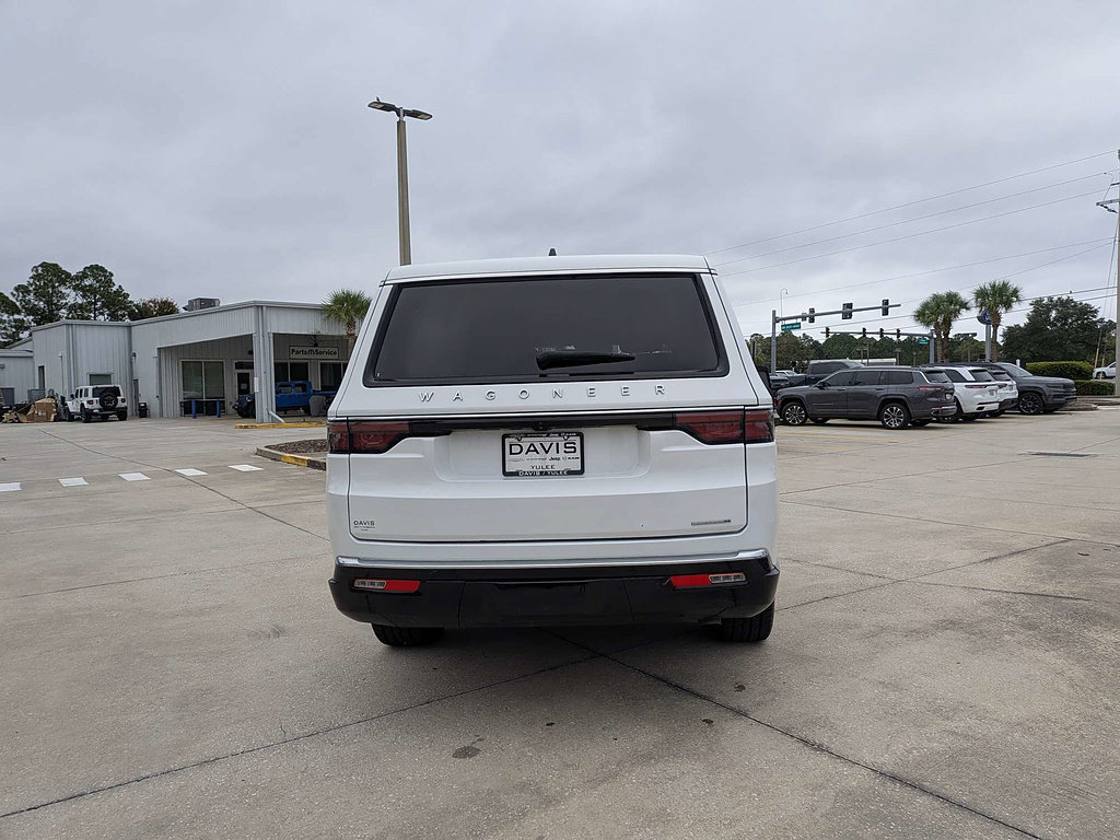 Used 2024 Jeep Wagoneer L Series II w/ Flexible Seating Group RWD image 6