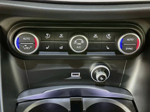 Used 2022 Alfa Romeo Stelvio Veloce AWD/4WD image 24