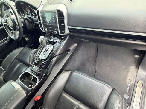 Used 2017 Porsche Cayenne S AWD/4WD image 34