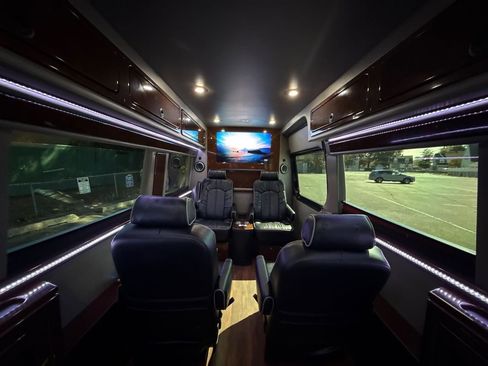 Used 2017 Mercedes-Benz Sprinter 2500 image 34