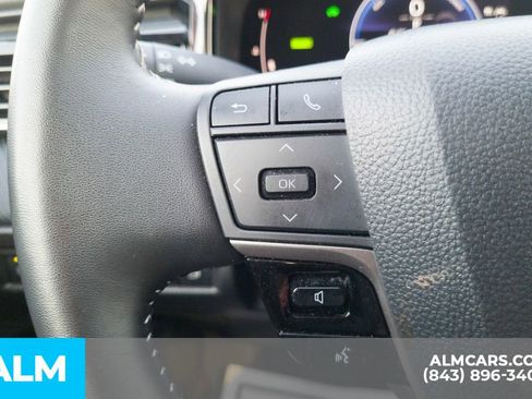 Used 2025 Toyota Camry SE image 27