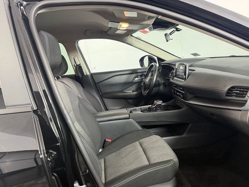 Used 2025 Nissan Rogue SV FWD image 27