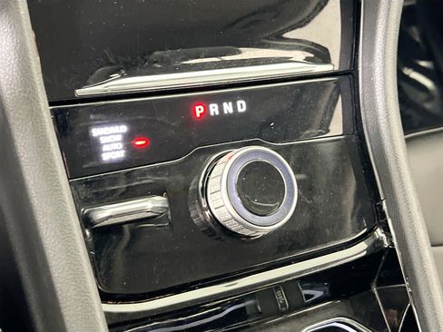 Used 2023 Jeep Grand Cherokee Limited w/ Black Appearance Package AWD/4WD image 17