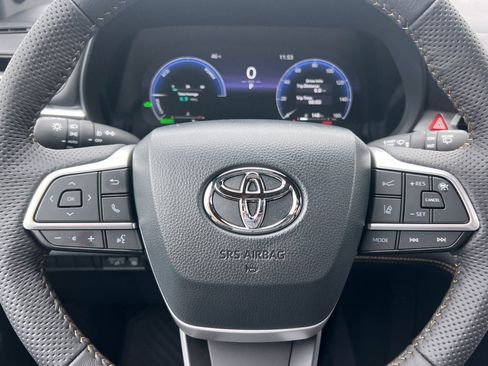 New 2026 Toyota Sienna XLE Woodland Edition AWD/4WD image 24
