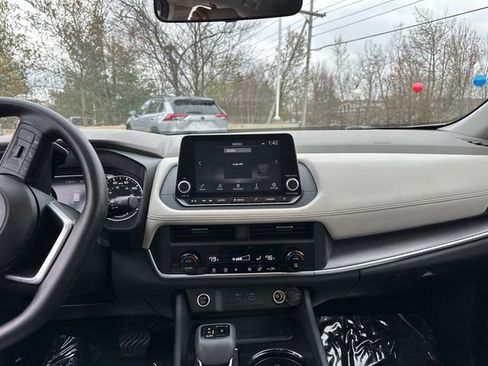 Used 2023 Nissan Rogue SV AWD/4WD image 24