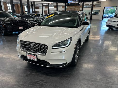 Used 2021 Lincoln Corsair AWD w/ Premium Package image 2