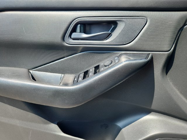 Used 2024 Nissan Rogue S AWD/4WD image 6