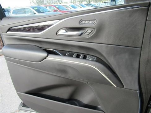 Used 2022 Cadillac Escalade ESV Sport w/ Touring Package image 17