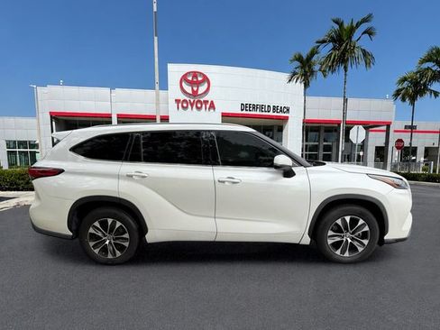 Used 2021 Toyota Highlander XLE FWD image 8