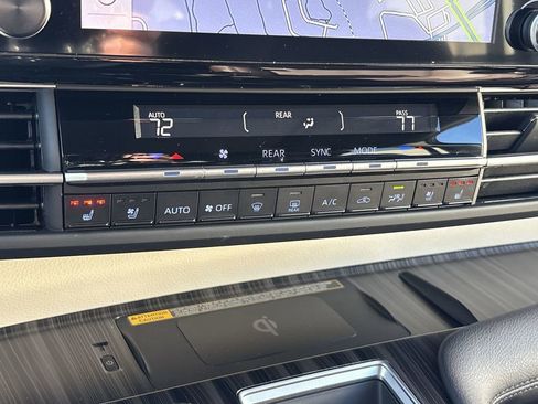 Used 2024 Toyota Sienna Platinum image 21