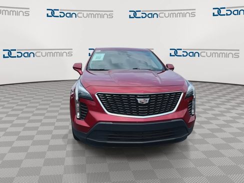 Used 2021 Cadillac XT4 Luxury w/ Cold Weather Package FWD image 3