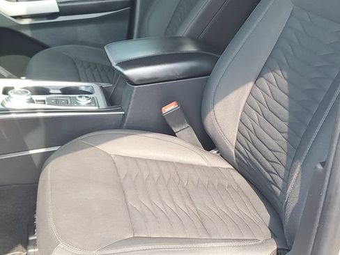 Used 2021 Ford Explorer XLT AWD/4WD image 27