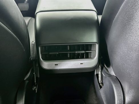 Used 2024 Tesla Model Y Long Range AWD/4WD image 27