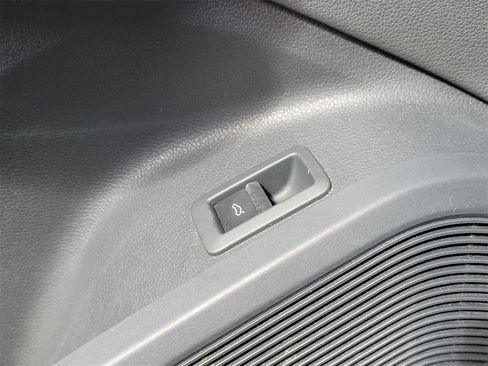 Used 2018 Audi Q5 2.0T Premium Plus w/ Premium Plus Package image 33