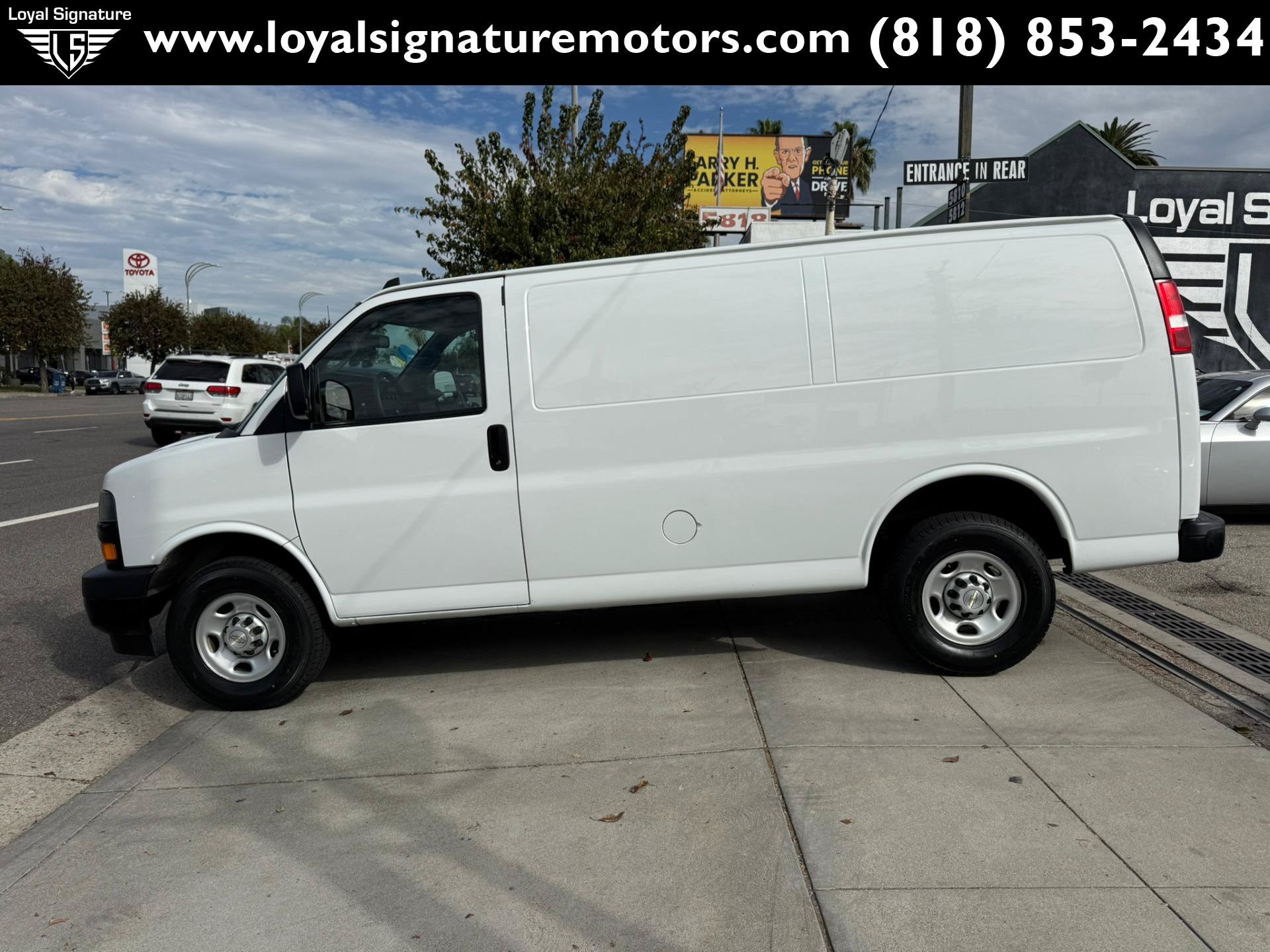Used 2022 Chevrolet Express 2500 w/ Driver Convenience Package RWD image 4