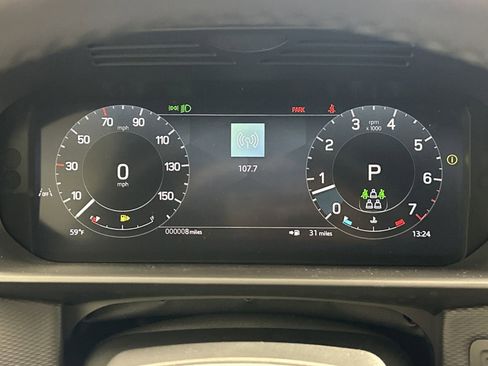 Used 2025 Land Rover Discovery Dynamic SE AWD/4WD image 16