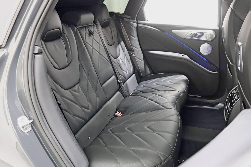 Used 2023 BMW XM AWD/4WD image 32
