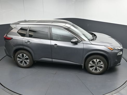 Used 2022 Nissan Rogue SV w/ SV Premium Package image 32