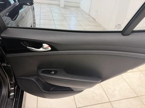 Used 2019 Kia Stinger RWD image 18