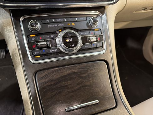 Used 2020 Lincoln Continental w/ Convenience Package image 19