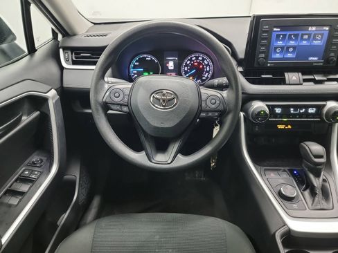 Used 2021 Toyota RAV4 LE image 16