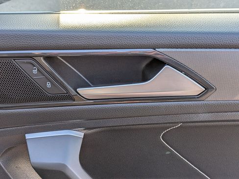 Used 2022 Volkswagen Tiguan SE image 35