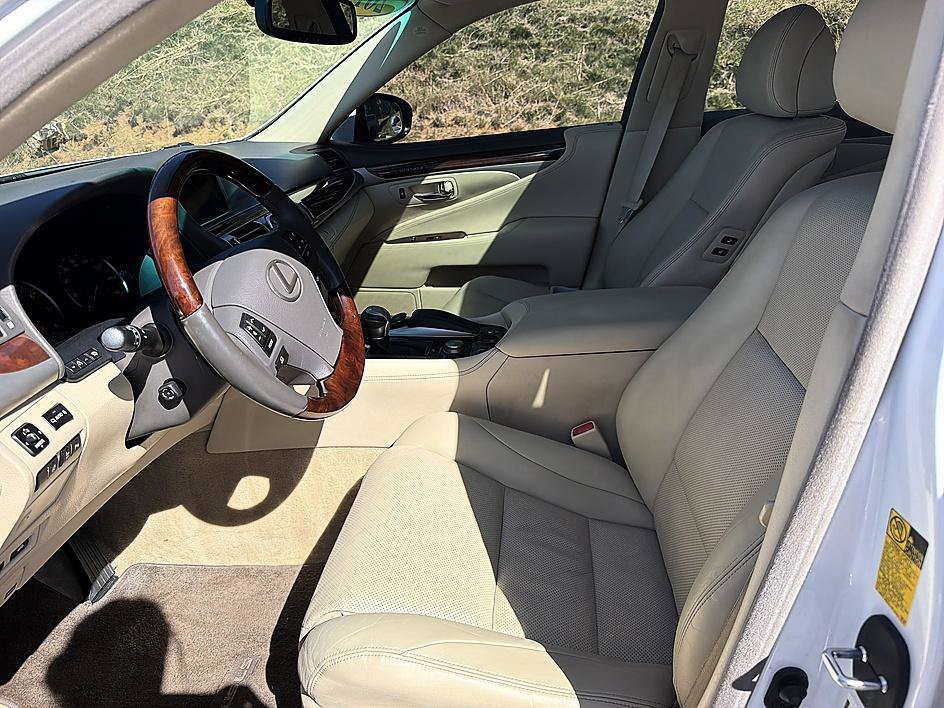 Used 2013 Lexus LS 460 w/ Comfort Pkg RWD image 11
