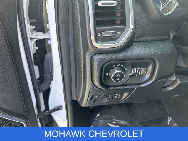 Used 2022 RAM 1500 Laramie w/ Sport Appearance Package AWD/4WD image 17
