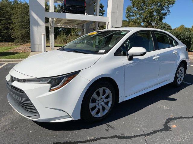 Used 2023 Toyota Corolla LE FWD image 2