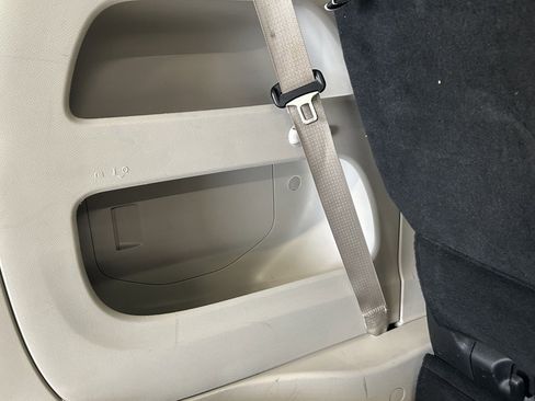 Used 2023 Chrysler Pacifica Touring-L image 17