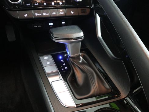 Used 2025 Hyundai Elantra SEL image 24