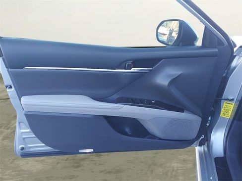 Used 2023 Toyota Camry XSE image 18