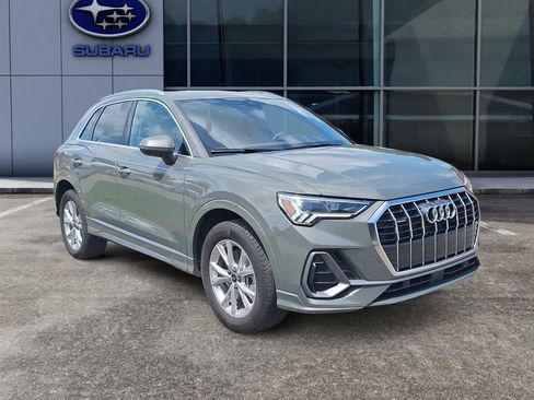 Used 2025 Audi Q3 2.0T Premium AWD/4WD image 2