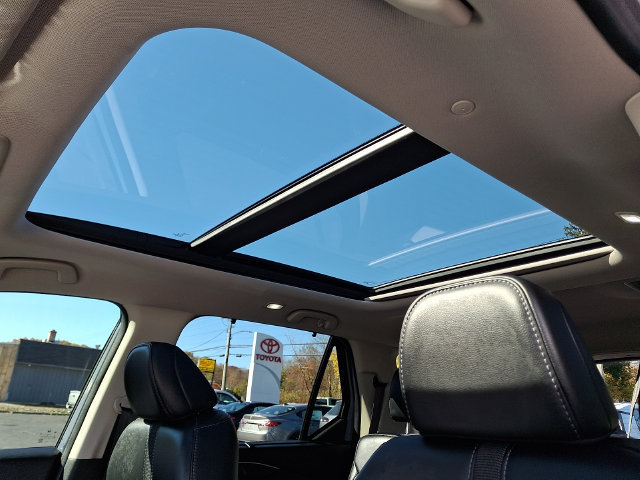 Used 2024 Honda Pilot Touring image 15
