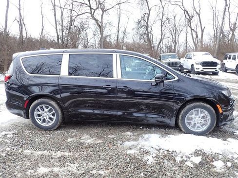 New 2026 Chrysler Voyager LX image 8