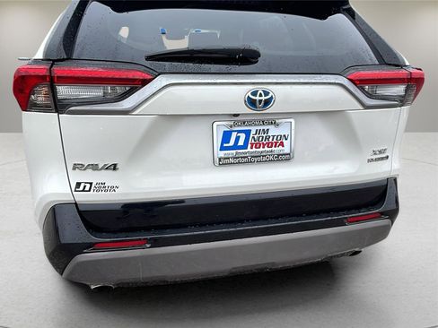 Used 2019 Toyota RAV4 XSE image 12