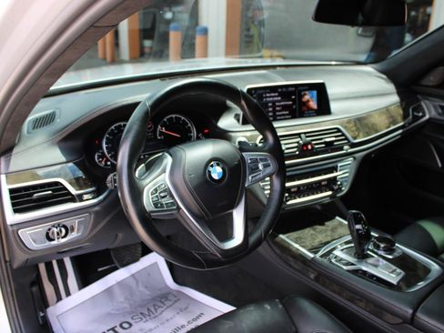 Used 2017 BMW 750i RWD image 12
