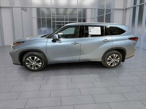Certified 2022 Toyota Highlander XLE image 5