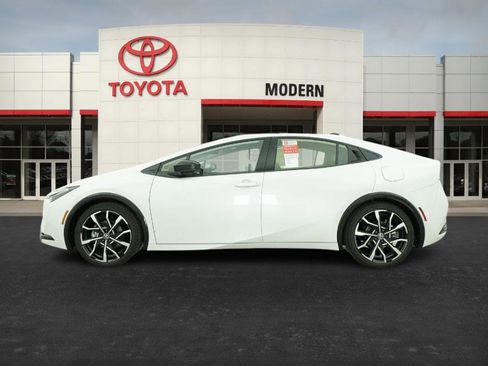 New 2026 Toyota Prius Plug-In Hybrid image 9