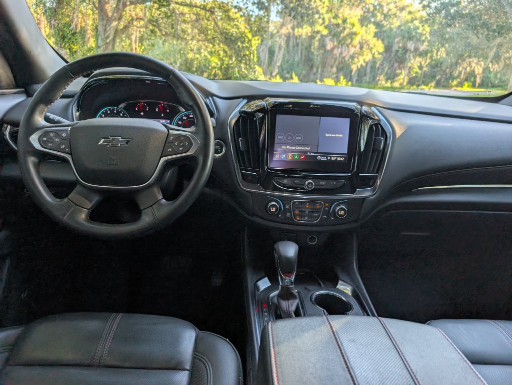 Used 2023 Chevrolet Traverse RS FWD image 11